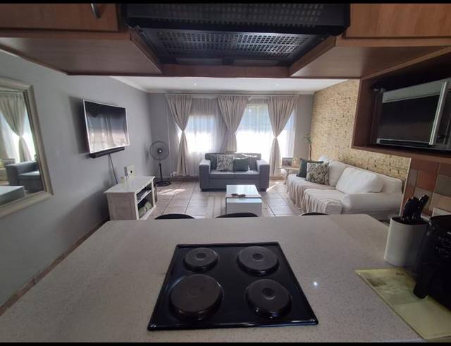 2 BEDROOM TOWNHOUSE FOR SALE IN VERWOERDPARK